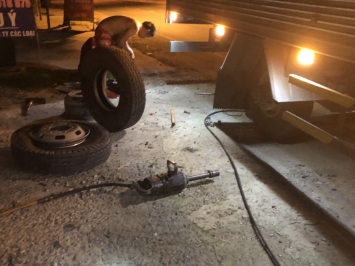 Vá vỏ lưu động, lai uyên, tân uyên bình dương 0902,235,532