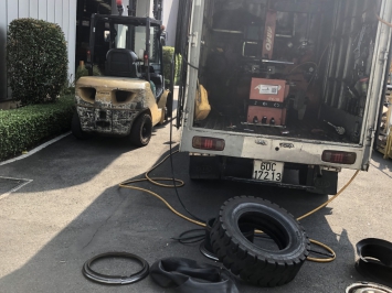 Vá vỏ lưu động 24/24 xuyên Tết 0902,235,532