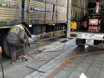 vá vỏ lưu động bình dương , thay xicua xe 4 chân hàng nặng 0902.235.532