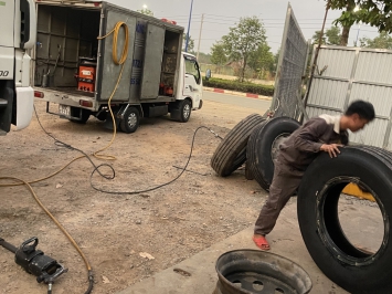 Vá vỏ lưu động,thay vỏ mới , tại vòng xoay Mỹ Phước Tân Vạn 0902235532