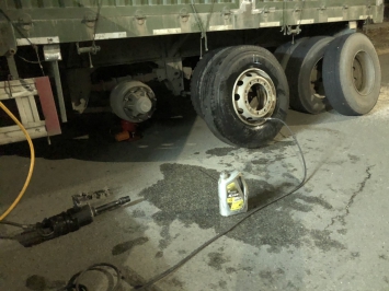 HỖ TRỢ CHO ANH TRAI GIỮA ĐÊM KHUYA