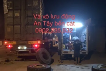 vá lưu động cứu hộ đầu kéo ở đường Nguyễn Chí Thah An Tây Bến Cát (Bình Dương Củ)
