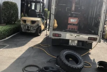 Vá vỏ lưu động 24/24 xuyên Tết 0902,235,532