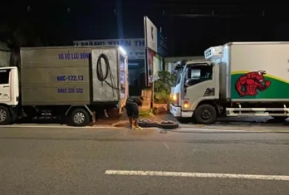 Tết Bên Em Vẫn Hoạt Động Bình Thường Dịch Vụ Vá Vỏ Lưu Đông,Cưu Hộ Vỏ,Lốp,Kích Bình