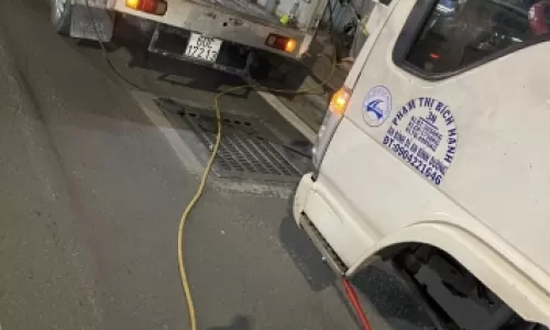 Vá vỏ lưu động đường phạm ngọc thạch, bình dương 0902235532