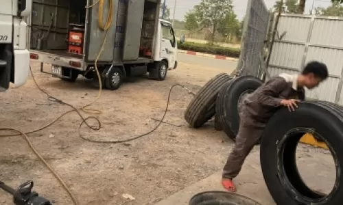 Vá vỏ lưu động,thay vỏ mới , tại vòng xoay Mỹ Phước Tân Vạn 0902235532