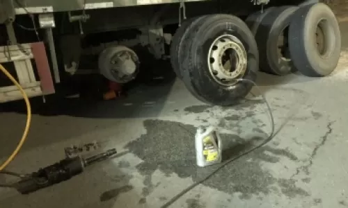 HỖ TRỢ CHO ANH TRAI GIỮA ĐÊM KHUYA 