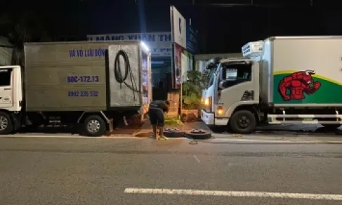 Cứu Hộ vỏ,vá vỏ lưu động Bình Dương ( Củ ) và các vùng lân cận liên hệ ngay Vá Vỏ Thành Công 0902235532