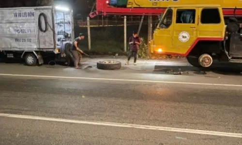 Cứu hộ vỏ xe,lốp xe 