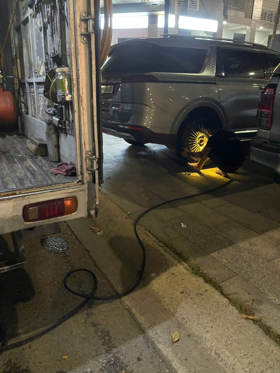 VÁ VỎ LƯU ĐỘNG 24/24 THÀNH CÔNG