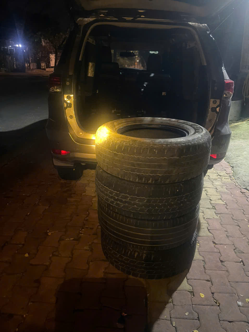 VÁ VỎ LƯU ĐỘNG 24/24 THÀNH CÔNG