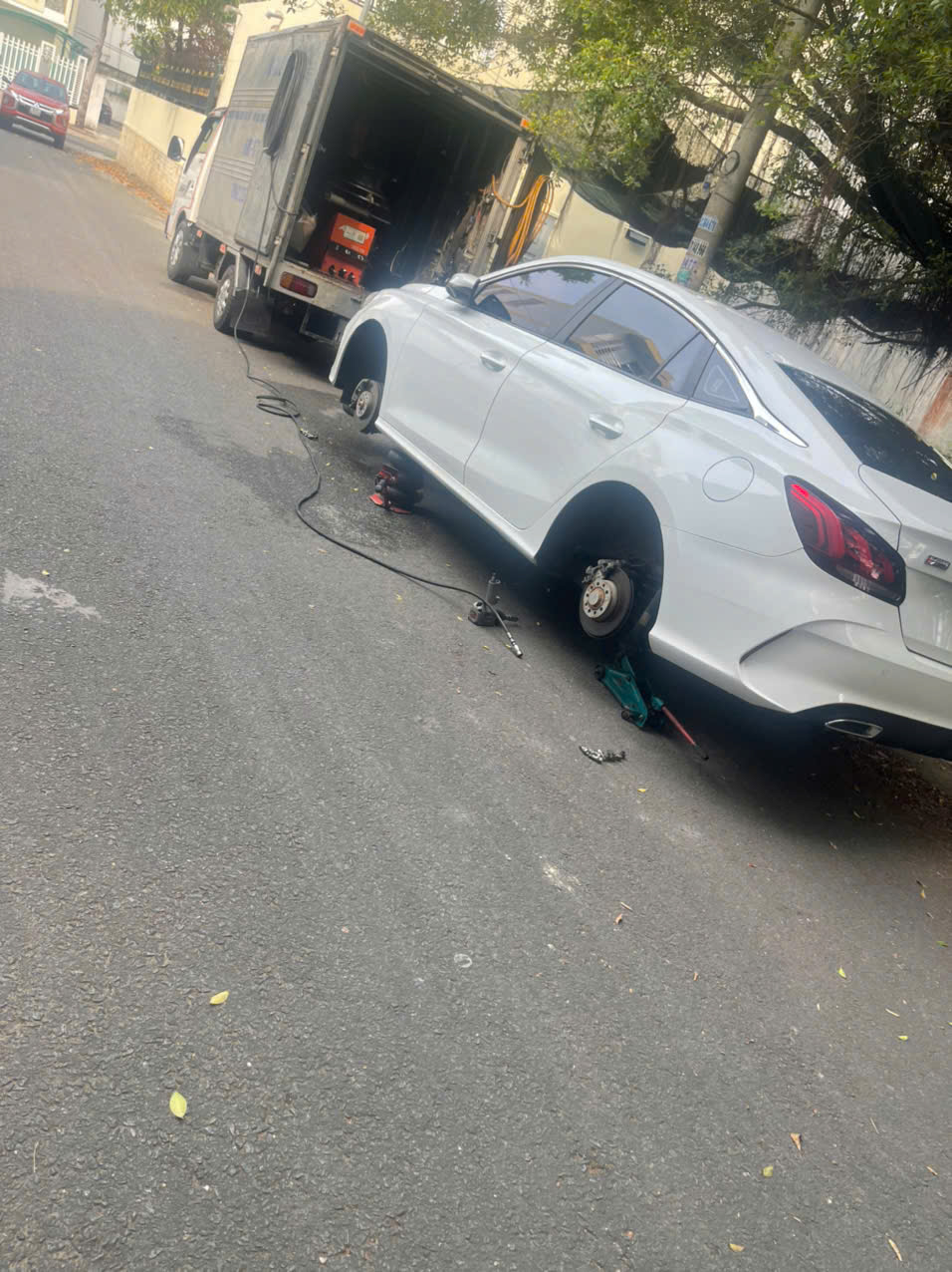 VÁ VỎ LƯU ĐỘNG 24/24 THÀNH CÔNG